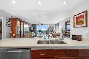 Apartment, Mehrere Betten (Tristan Towers unit 1D) | Innenbereich