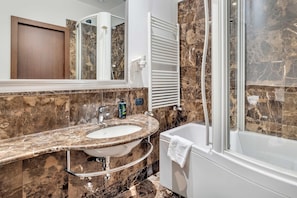 Standaard vierpersoonskamer | Badkamer