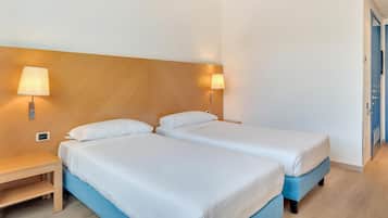 Standard Twin Room | 1 bedroom, in-room safe, free WiFi