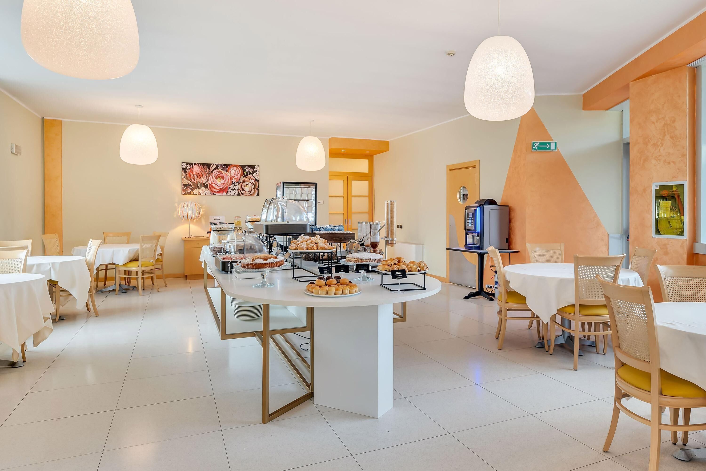 Colazione a buffet, servita tutte le mattine (9.50 EUR a persona) 