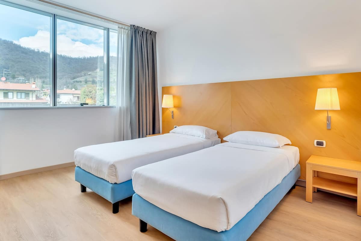 Standard Twin Room | 1 bedroom, in-room safe, free WiFi