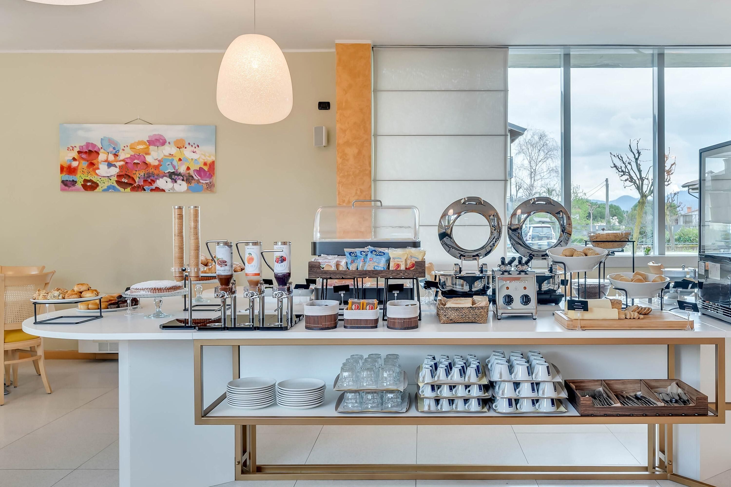 Tägliches Frühstücksbuffet (9.50 EUR pro Person)