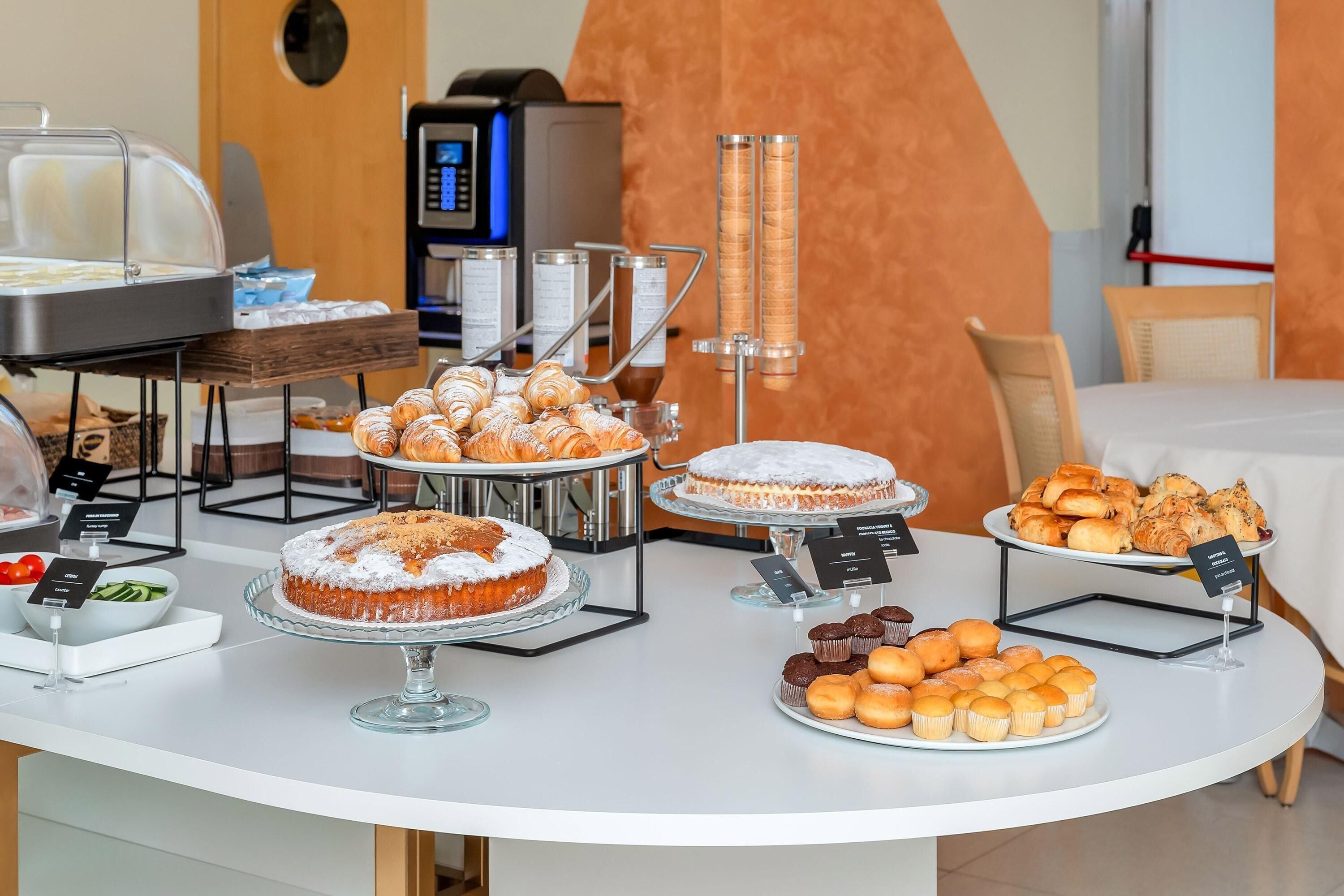 Tägliches Frühstücksbuffet (9.50 EUR pro Person)