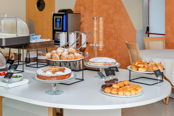 Daily buffet breakfast (EUR 9.50 per person) - B&B HOTEL Bergamo Executive (San Paolo d'Argon)