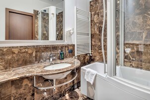 Habitación cuádruple estándar | Baño