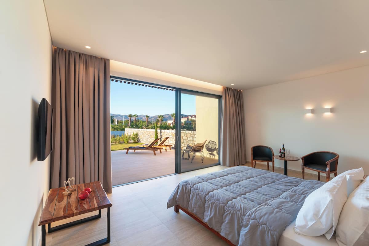 Aethrion Junior Suite | Soundproofing, free WiFi