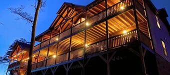 Amazing Brand New 8bdrm Cabin-Pool-Arcades-Gazebo, Sleeps 40