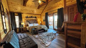 8 makuuhuonetta, työpöytä, silitysrauta/-lauta, vauvan matkasänky