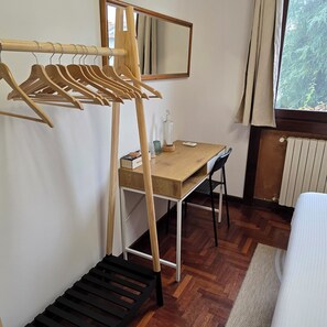 Habitació doble, bany compartit, vistes al jardí | Escriptori, cortines opaques i wifi gratuïta 