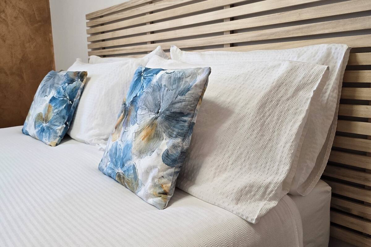 Double Room, Shared Bathroom, Garden View | Desk, blackout drapes, WiFi (free)