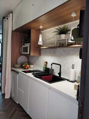 Réfrigérateur, grille-pain