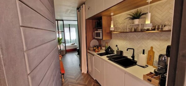 Fridge, toaster
