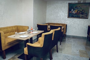 مطعم