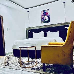 Eenpersoonskamer | Luxe beddengoed, individueel gemeubileerd, een bureau