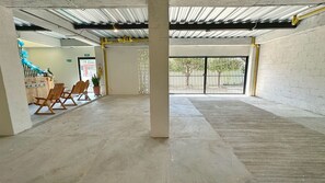 مواقف سيارات قريبة مجانية