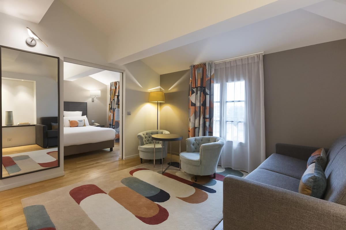 Suite, 1 Queen Bed, Non Smoking, River View (with Sofabed) | Premium bedding, blackout drapes, soundproofing