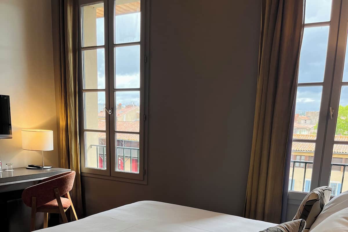 Deluxe Double Room, River View | 1 bedroom, blackout curtains, soundproofing, iron/ironing board