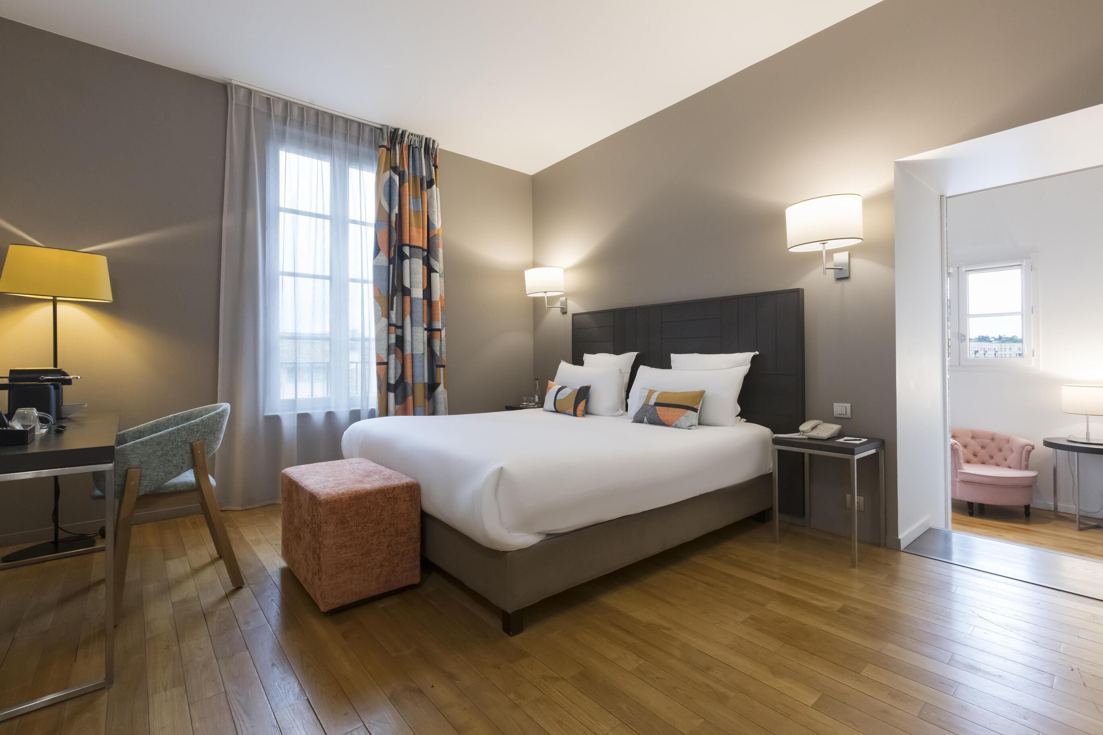 Junior Suite, 1 Queen Bed, Non Smoking, River View (Twin bed on request) | Premium bedding, blackout drapes, soundproofing
