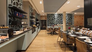 Breakfast area - Best Western Grand Hotel de Castres (Castres)