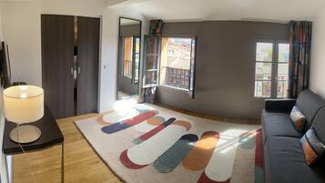 Suite, 1 grand lit, non-fumeurs, vue fleuve (with Sofabed) | Literie de qualité supérieure, rideaux occultants, chambres insonorisées