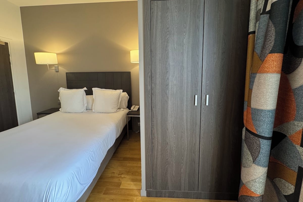 Blackout curtains, soundproofing, iron/ironing board, free WiFi