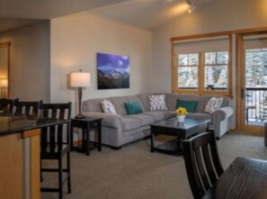 TV, fireplace - Cozy 2-bedroom condo in enchanting Breckenridge Jan 30, 2026 thru Feb 6, 2026. (Breckenridge)