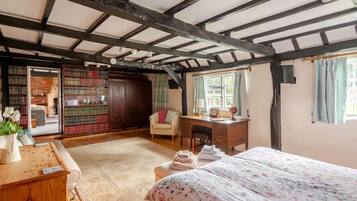 1 bedroom, travel cot, free WiFi, bed sheets