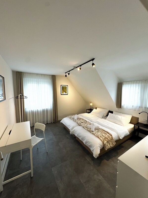 4 bedrooms, desk, iron/ironing board, travel cot