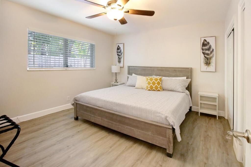 3 habitaciones, tabla de planchar con plancha, wifi y ropa de cama 