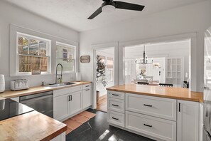 Microwave, oven, stovetop, dishwasher - ONLY 1 MIN WALK TO DOWNTOWN MOUNT DORA (Mount Dora)