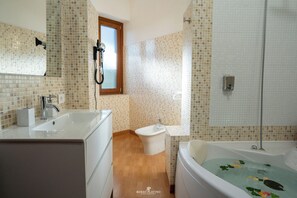 Chambre Lune de Miel, salle de bains privée | Salle de bain