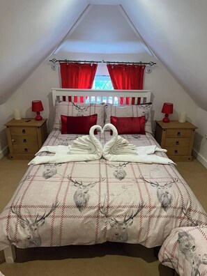 Schreibtisch, Bügeleisen/Bügelbrett, Reisekinderbett, WLAN