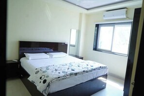 3 bedrooms, iron/ironing board, travel cot, WiFi