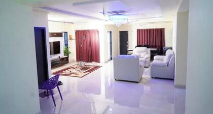 3rd floor Beautiful 3 bedroom apartment with beach view