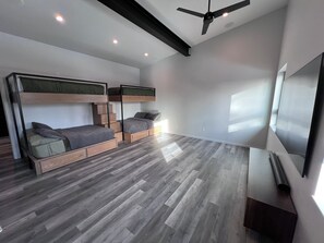 4 bedrooms, iron/ironing board, travel crib, free WiFi - BRAND NEW DECEMBER 2024!  3 Master Suites Plus Huge Bunk Room/TV Room!  (Angel Fire)