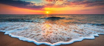 Lux Villa w/pool 4 bed 3 bath on canal. Walk to downtown. Boat rental available