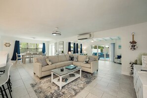 スマートテレビ、書庫、プリンター