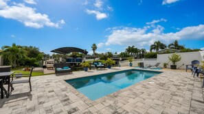 Piscina a l'aire lliure i piscina climatitzada 
