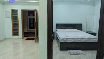 3 bedrooms, iron/ironing board, travel cot, WiFi