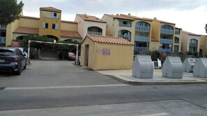 Exterior - 200m from the beach apartment 2 bedrooms, large balcony, private parking, ideal for couple with children (Le Barcarès)