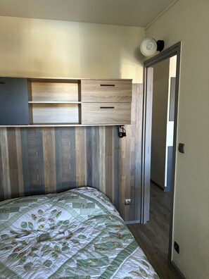 2 soverom, strykejern/-brett, reiseseng for barn og wi-fi (inkludert)