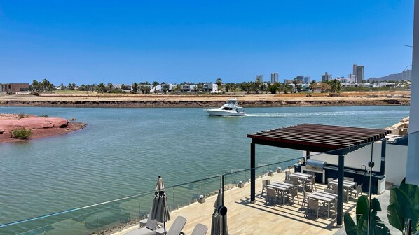 Outdoor dining - Luxury apartment with pool and beautiful view - 4B (Mazatlán)