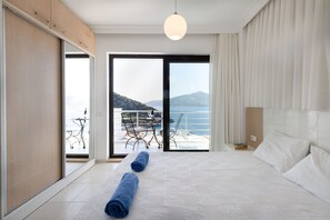3 bedrooms, iron/ironing board, travel crib, WiFi