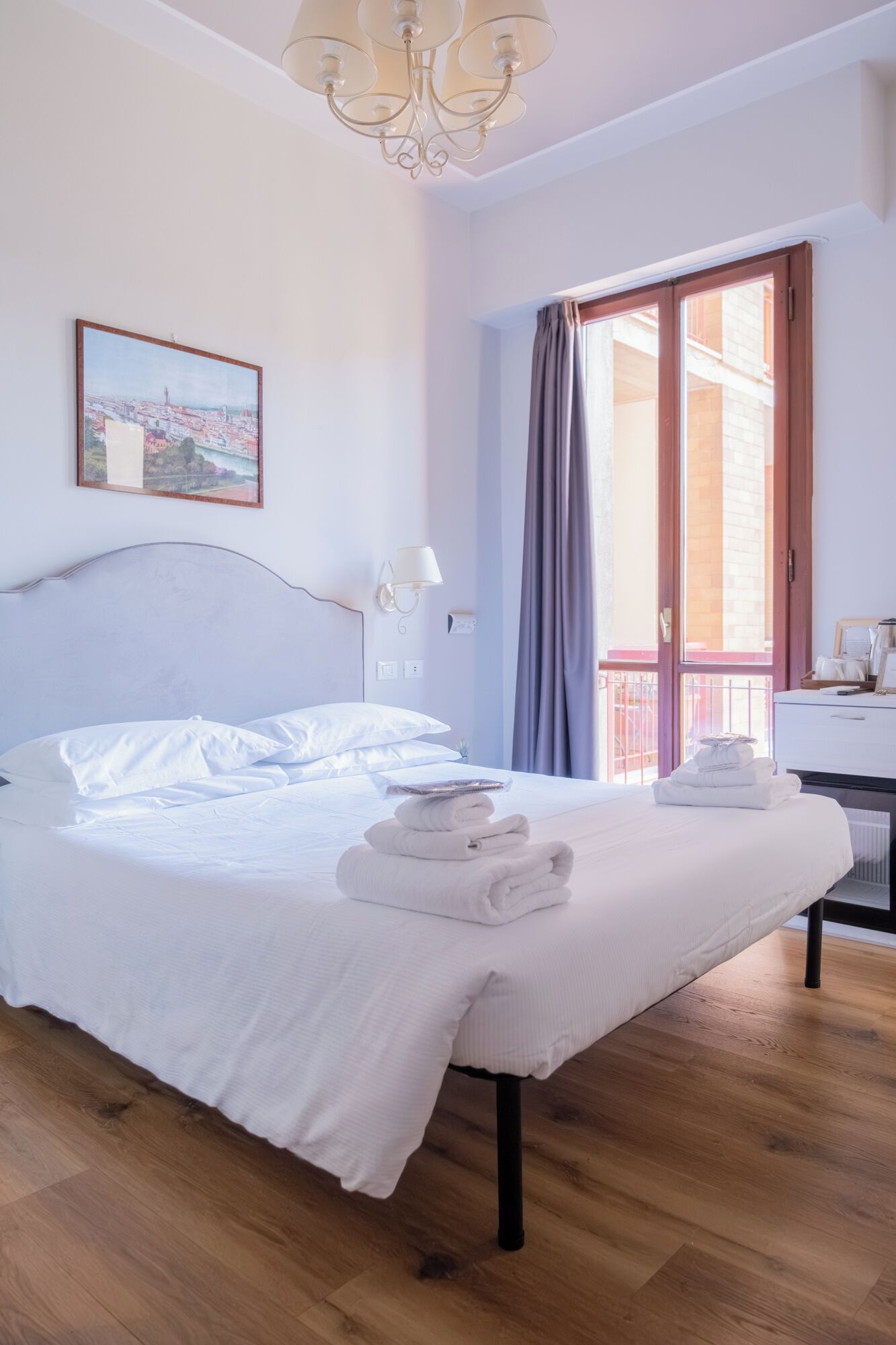 Basic Double Room | Minibar, in-room safe, individually decorated, individually furnished