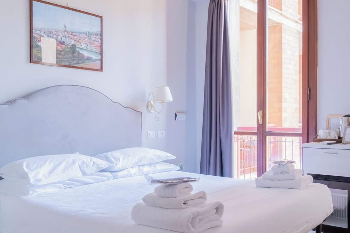 Basic Double Room | Minibar, in-room safe, individually decorated, individually furnished