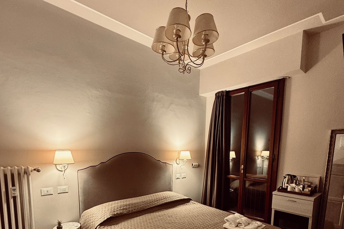 Basic Double Room | 1 bedroom, minibar, in-room safe, blackout curtains