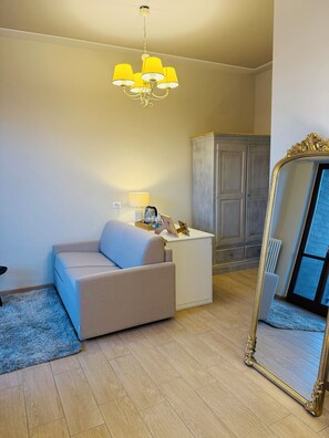 Junior Suite, City View | Minibar, in-room safe, individually decorated, individually furnished - La Boutique by Rjgal  (Florence)