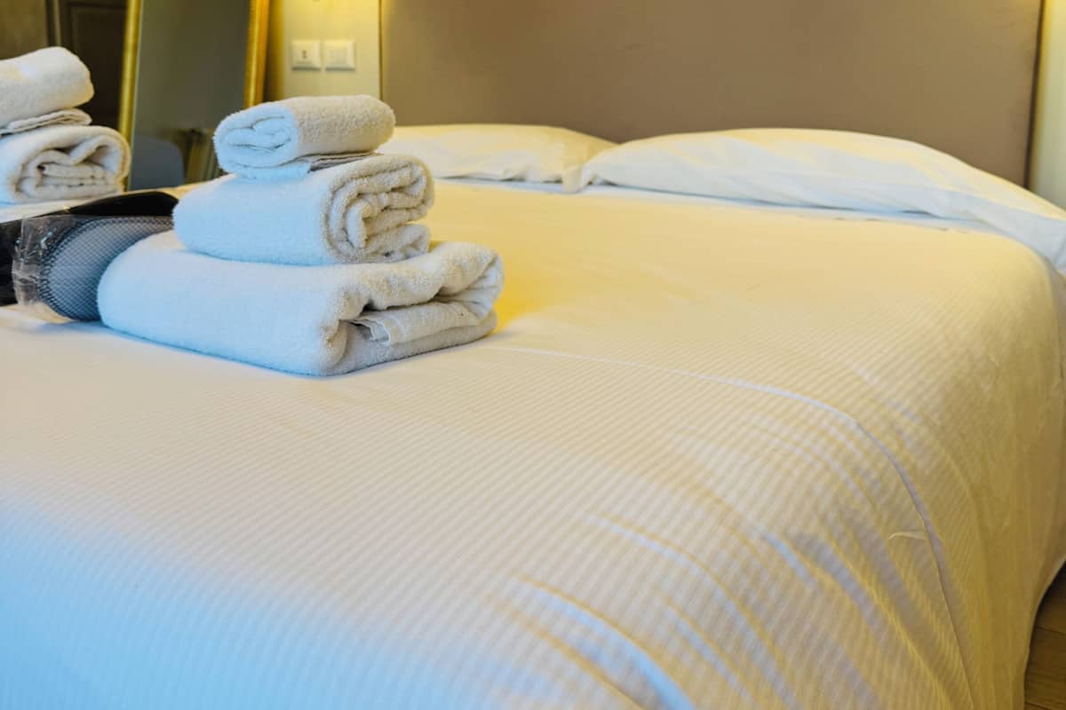 Minibar, in-room safe, individually decorated, individually furnished