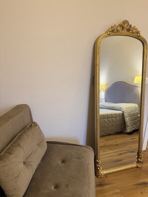 Minibar, in-room safe, individually decorated, individually furnished - La Boutique by Rjgal  (Florence)