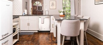 Boutique 1 BR at Park Place!